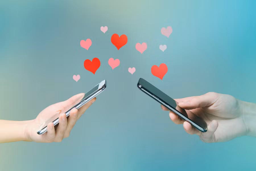 Hầu hết những người hẹn hò trực tuyến đều nhận thức được những rủi ro. (Ảnh: ITN). Hầu hết những người hẹn hò trực tuyến đều nhận thức được những rủi ro. (Ảnh: ITN).