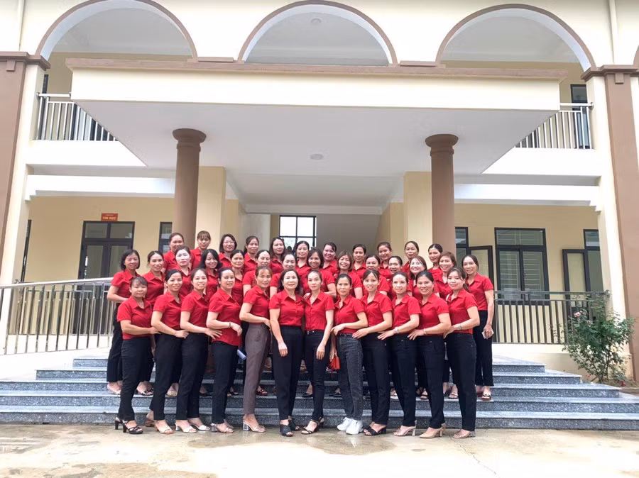 Đảng viên chi bộ Nhà trường
