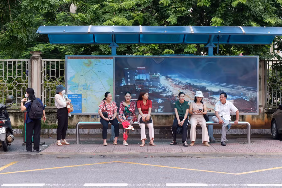 Chị Hoà cho biết, con chị học chuyên Lý và trường con đăng ký lại không thuộc diện xét tuyển học bạ nên chị khá lo lắng. “Cả đêm không ngủ được, dậy từ 4h sáng, con áp lực thì mẹ cũng chung tâm trạng”, chị chia sẻ.