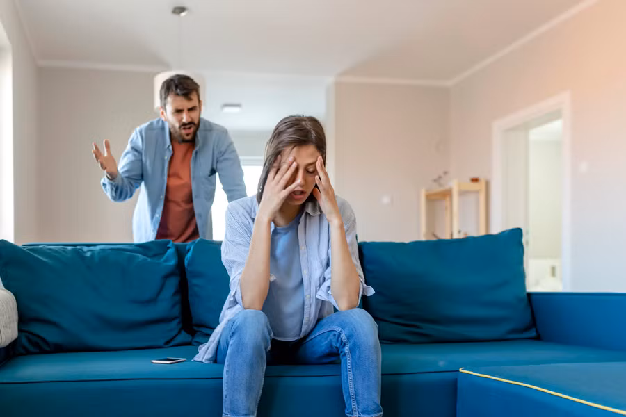 Cố gắng xác định một số chủ đề mà bạn nhận thấy đã gây ra tranh luận giữa bạn và đối tác của mình. (Ảnh: ITN). Cố gắng xác định một số chủ đề mà bạn nhận thấy đã gây ra tranh luận giữa bạn và đối tác của mình. (Ảnh: ITN).