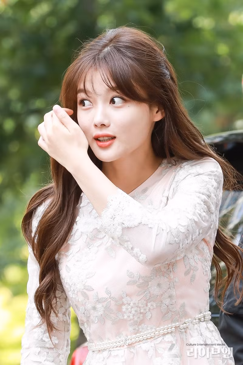 Từ bây giờ, hãy gọi Kim Yo Yong là nữ thần ảnh 3