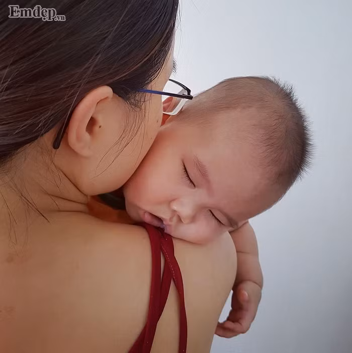 Học lỏm bí quyết rèn con tự ngủ từ 1 tháng tuổi của mẹ Việt ở CH Séc, con ngoan chóng lớn, mẹ nhàn tênh, xinh đẹp rạng ngời