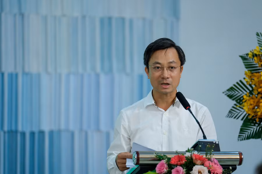 đại diện các Bộ, ngành và đại diện lãnh đạo địa phương báo cáo và kiến nghị giải pháp xuất khẩu gạo trong thời gian tới.