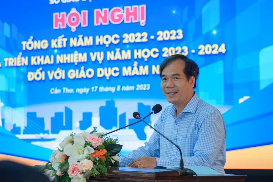 Ông Nguyễn Phúc Tăng, Phó Giám đốc Sở GD&ĐT TP Cần Thơ phát biểu chỉ đạo hội nghị. Ông Nguyễn Phúc Tăng, Phó Giám đốc Sở GD&ĐT TP Cần Thơ phát biểu chỉ đạo hội nghị.
