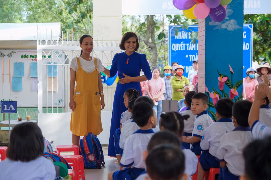 Lễ đón học sinh chỉ là những lời chia sẻ "chay" ấm áp của thầy cô về ngôi trường vùng ven.