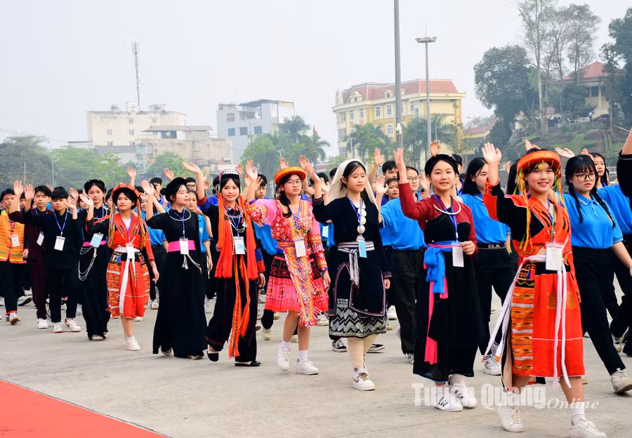 Các vận động viên tham gia thi đấu tại Hội khỏe Phù Đổng tỉnh Tuyên Quang (Ảnh: Báo Tuyên Quang). Các vận động viên tham gia thi đấu tại Hội khỏe Phù Đổng tỉnh Tuyên Quang (Ảnh: Báo Tuyên Quang).