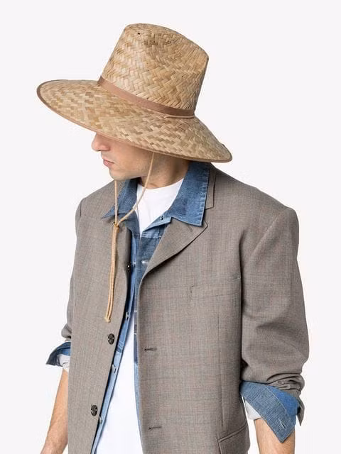 Cận cảnh chiếc nón Gucci giá 9 triệu không khác nón rẻ tiền bán đầy ở khu du lịch Việt Nam ảnh 1 Chiếc nón không hề có nhãn mác của thương hiệu Gucci và trông đích thực không khác những chiếc nón được bán với giá “rẻ bèo” ở nhiều nơi.