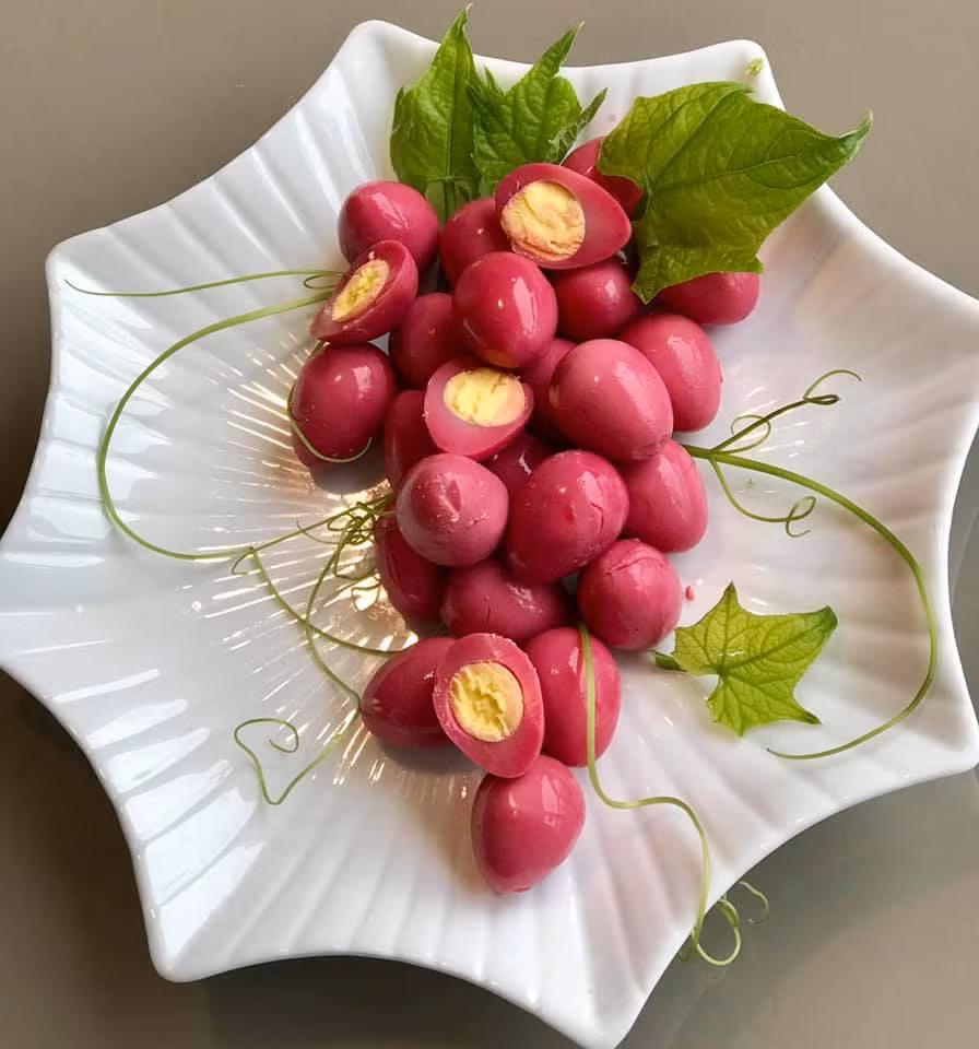 Trứng cút chua ngọt.