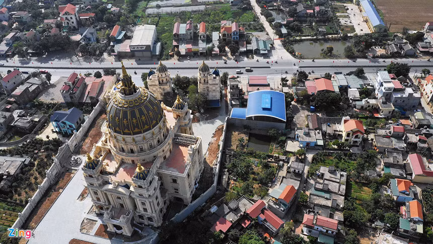 Lâu đài hoành tráng như cổ tích của đại gia Ninh Bình ảnh 4 Lâu đài hoành tráng như trong truyện cổ tích của đại gia Ninh Bình