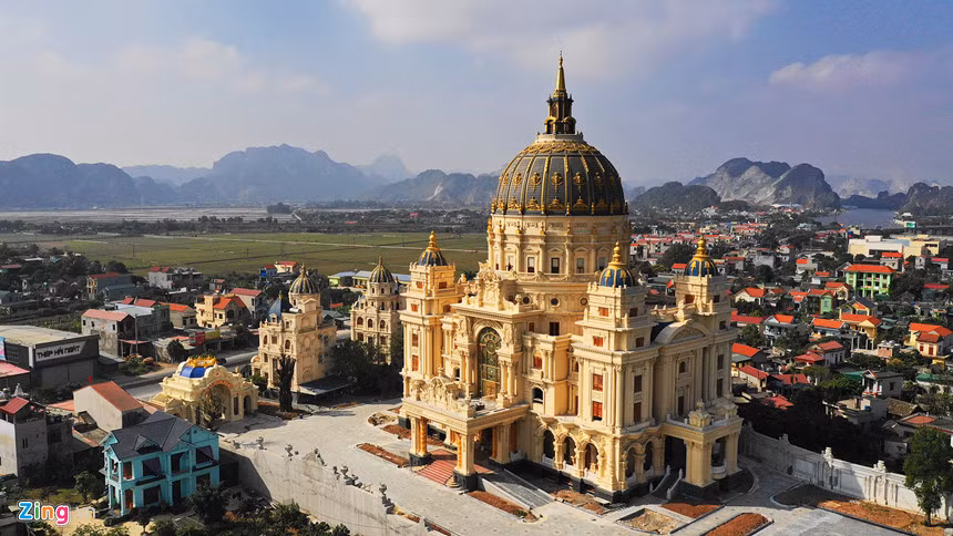 Lâu đài hoành tráng như cổ tích của đại gia Ninh Bình