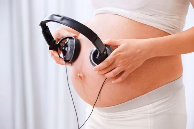 Các bước kích thích trí thông minh của bé từ trong trứng mẹ nào cũng nên biết - Ảnh 1.