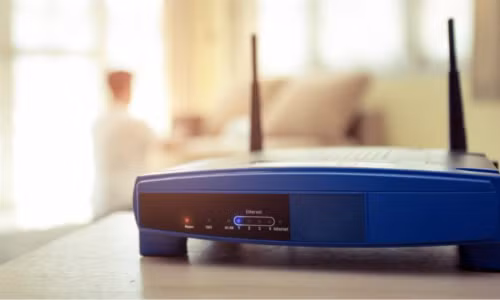 Thiết bị phát wifi, máy tính... đều ngốn điện đáng kể nhưng ít người để ý. Ảnh:MarketWatch.