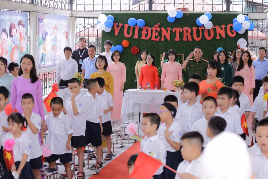 Đây là ngôi trường đào tạo bán chuyên biệt bao gồm cả học sinh khuyết tật và học sinh không khuyết tật.