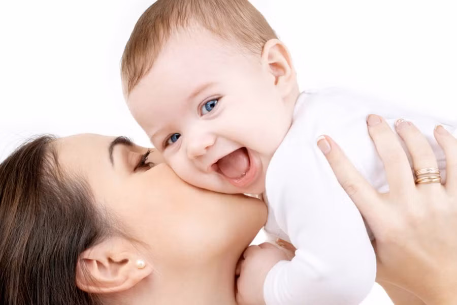 Bà mẹ sau sinh cần bao lâu để đủ tự tin chăm sóc em bé?
