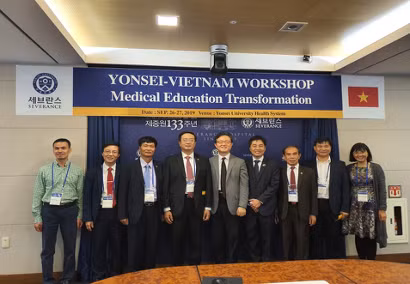GS. TS. Nguyễn Vũ Quốc Huy cùng lãnh đạo các Trường Đại học khối ngành Khoa học sức khỏe Việt Nam thăm và làm việc tại Đại học Yonsei, Hàn Quốc, tháng 9/2019, bàn về hợp tác trong đào tạo y khoa và sát hạch năng lực hành nghề.