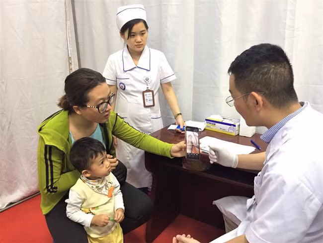 Bác sĩ giật mình vì bé trai mới 2 tuổi đã bị trĩ, nguyên nhân là do chế độ ăn uống của bé - Ảnh 1.