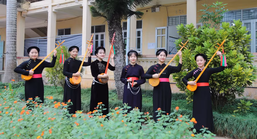 CLB hát then, đàn tính trường PTDTBT THCS Năng Khả. CLB hát then, đàn tính trường PTDTBT THCS Năng Khả.