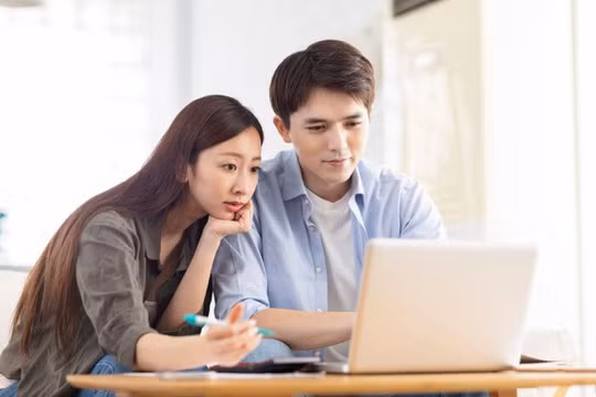 Hầu hết chúng ta không dễ nhận ra một số “ranh giới đỏ” trong quan hệ với đồng nghiệp khác giới. (Ảnh: ITN).