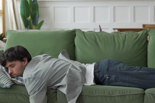 Trạng thái tồi tệ nhất trong hôn nhân không phải cãi nhau, mà là một người cố gắng nói hết lời, người kia cố gắng né tránh. (Ảnh: ITN).