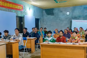 Lớp học giúp người dân từng bước mở rộng khả năng tiếp nhận kiến thức.