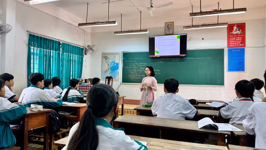 Giáo viên 1 trường học tại TP Buôn Ma Thuột, tỉnh Đắk Lắk. (Ảnh: TT)