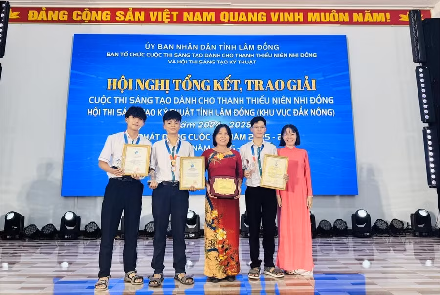 Học sinh Trường THPT Krông Nô xuất sắc đoạt 2 giải Ba tại sân chơi sáng tạo khoa học tỉnh Lâm Đồng năm 2025.