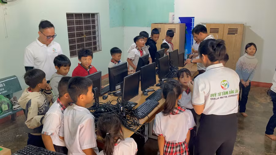 Niềm vui của học sinh ở phân hiệu thôn 4, Trường Tiểu học Phạm Hồng Thái. (Ảnh: TT)