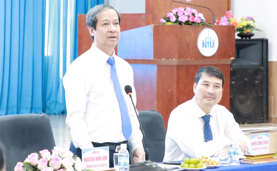 a1-bo-truong-nguyen-kim-son-truong-dai-hoc-nha-trang.jpg