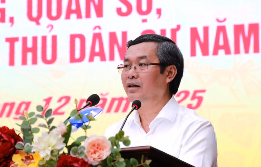 Thứ trưởng Bộ GD&ĐT Nguyễn Văn Phúc phát biểu.