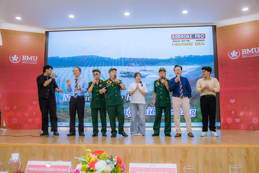 giao-luu-2.jpg