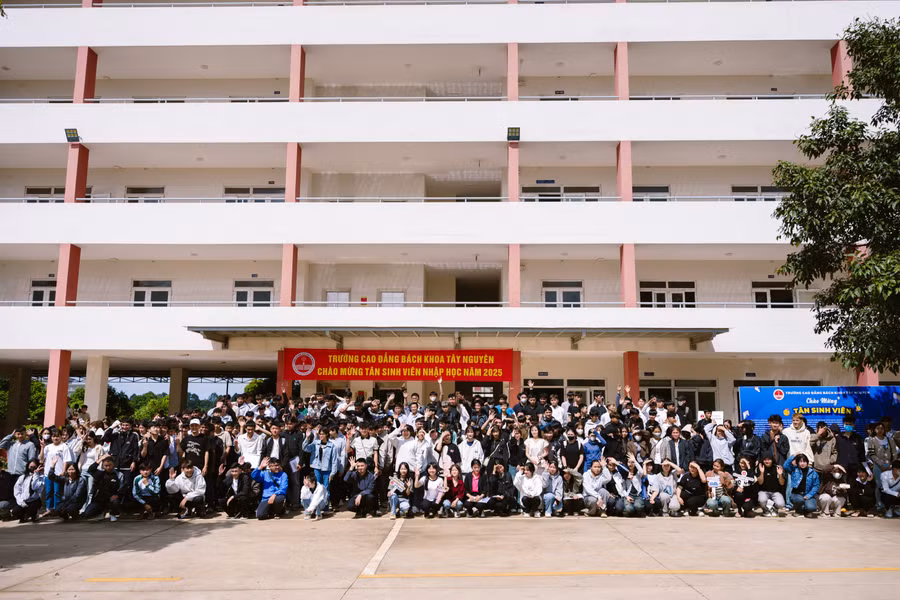 Chương trình chào tân sinh viên năm 2025 của Trường Cao đẳng Bách khoa Tây Nguyên. (Ảnh: NT)