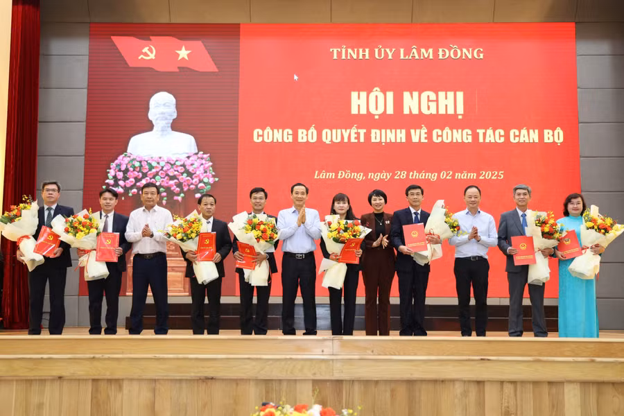 Tỉnh ủy Lâm Đồng công bố các quyết định về công tác cán bộ chiều 28/2. (Ảnh: PT)