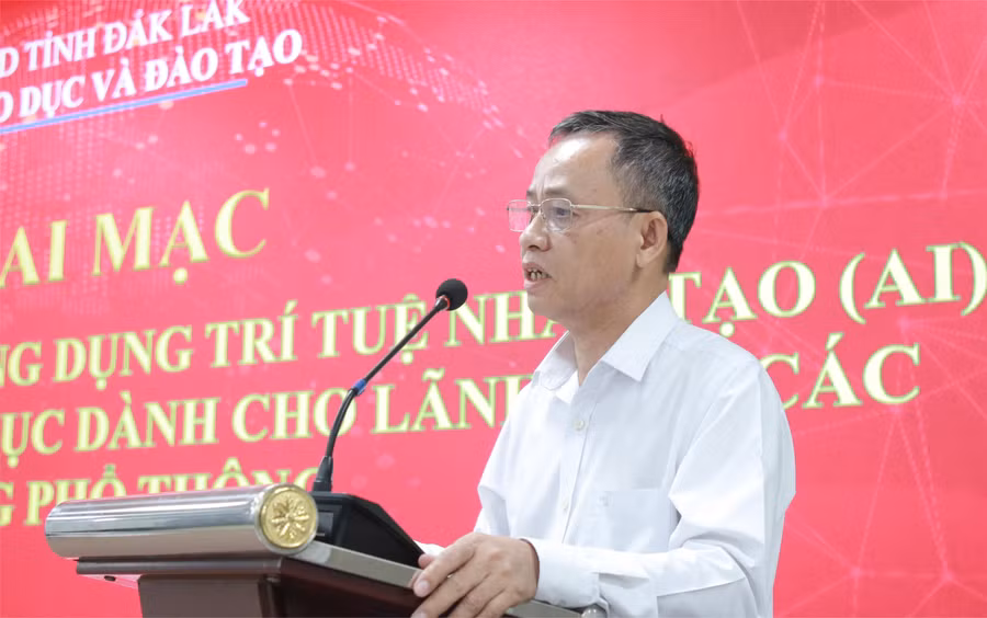TS Đỗ Tường Hiệp - Phó Giám đốc Sở GD&ĐT chỉ đạo đợt tập huấn. (Ảnh: TT)