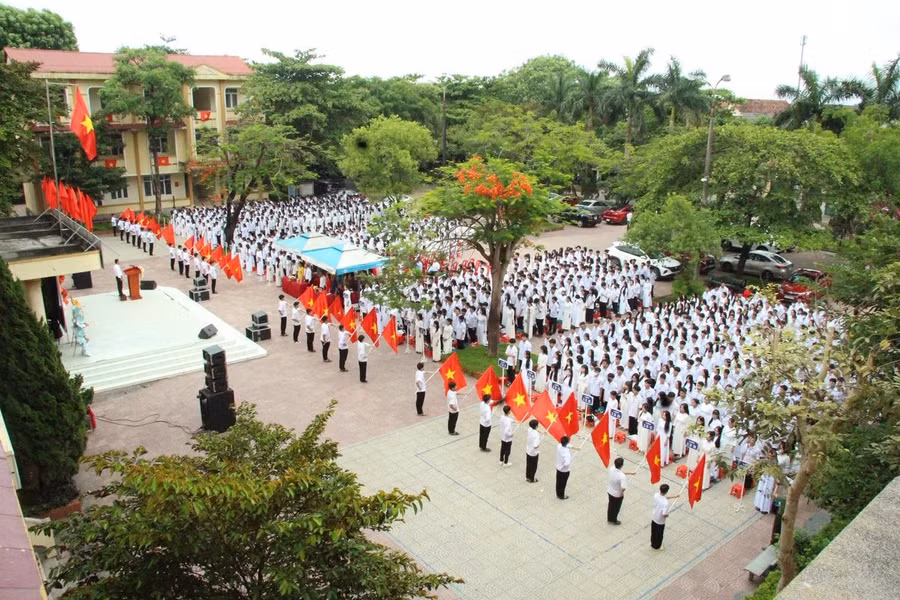 Nhà trường tăng cường công khai, minh bạch trong tổ chức hoạt động dạy thêm, học thêm.