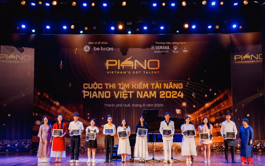 hinh-anh-trao-giai.jpg