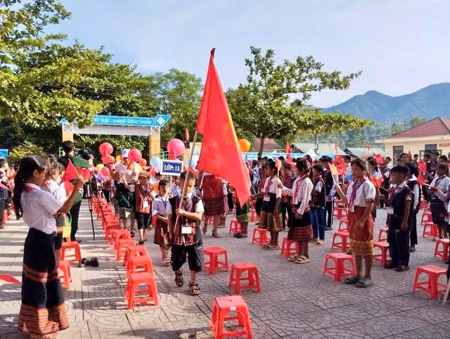 Tỉnh Quảng Bình tăng mức hỗ trợ tiền ăn uống, sinh hoạt cho học sinh, sinh viên dân tộc thiểu số.
