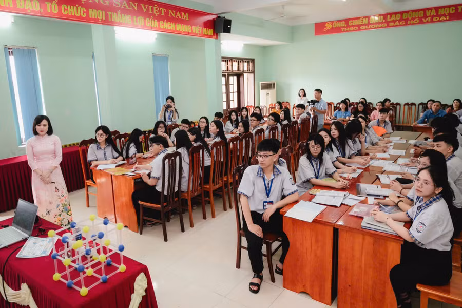 lop-hoc-hinh-6.jpg