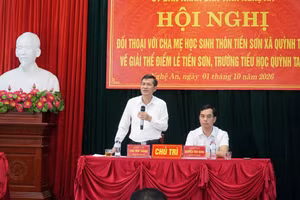 Ông Thái Văn Thành - Phó Chủ tịch UBND tỉnh Nghệ An phát biểu tại buổi đối thoại với phụ huynh. Ảnh: Hồ Lài