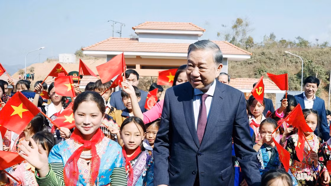 Tổng Bí thư Tô Lâm dự Lễ khánh thành Trường Phổ thông nội trú liên cấp Tiểu học và Trung học Cơ sở Si Pa Phìn. Ảnh: Thống Nhất/ TTXVN