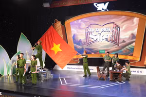 Đội Đảng bộ Công an tỉnh Thái Nguyên tham gia phần thi tự giới thiệu.