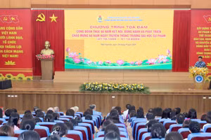 Quang cảnh chương trình toạ đàm.