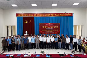 Lễ khai giảng khóa đào tạo giáo viên dạy tiếng DTTS.