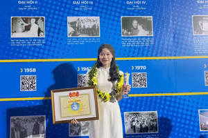 Nữ sinh viên tự tin, năng động đạt giải thưởng Sao Tháng Giêng.