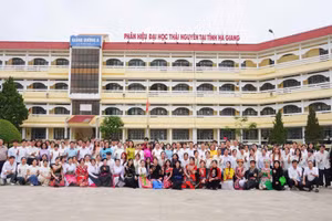 Giảng viên, sinh viên Phân hiệu Đại học Thái Nguyên tại Hà Giang.