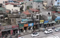 Như mỹ nữ, đường Trường Chinh uốn lượn đường cong! ảnh 4 Tháng 9/2013, đường Trường Chinh mở rộng được khởi công, điểm đầu từ phố Vương Thừa Vũ, nối tiếp với đầu đường Trường Chinh giáp với Ngã Tư Sở. Sau 5 tháng thi công, đã khánh thành một đoạn khoảng 100m, từ đầu ngã tư Trường Chinh - Tôn Thất Tùng nối vớiđoạn qua đất thuộc Quân Chủng Phòng không Không quân.