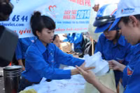Những suất cơm trưa ấm lòng sĩ tử ảnh 6 Những suất cơm trưa ấm lòng sĩ tử ảnh 6