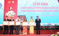 Trường Đại học Thương mại đón nhận Huân chương Độc lập Hạng nhất ảnh 5 Trường Đại học Thương mại đón nhận Huân chương Độc lập Hạng nhất ảnh 5