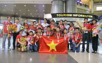 Vui mừng đón đoàn học sinh Việt Nam dự IMSO thắng lợi trở về ảnh 1