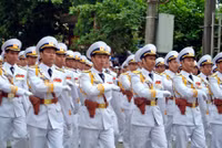 Các đoàn diễu hành từ đường phố tiến vào sân vận động.