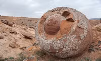 Những khối đá tròn như hòn bi khổng lồ ở Kazakhstan ảnh 1